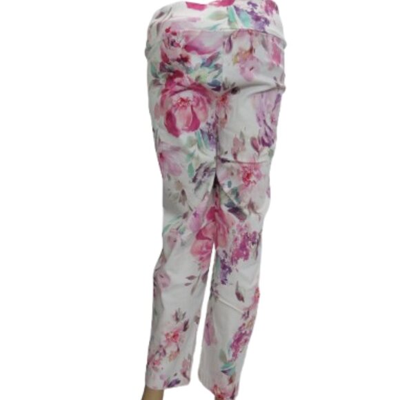 Laura Plus White Floral Capri Pants - Picture 4 of 5